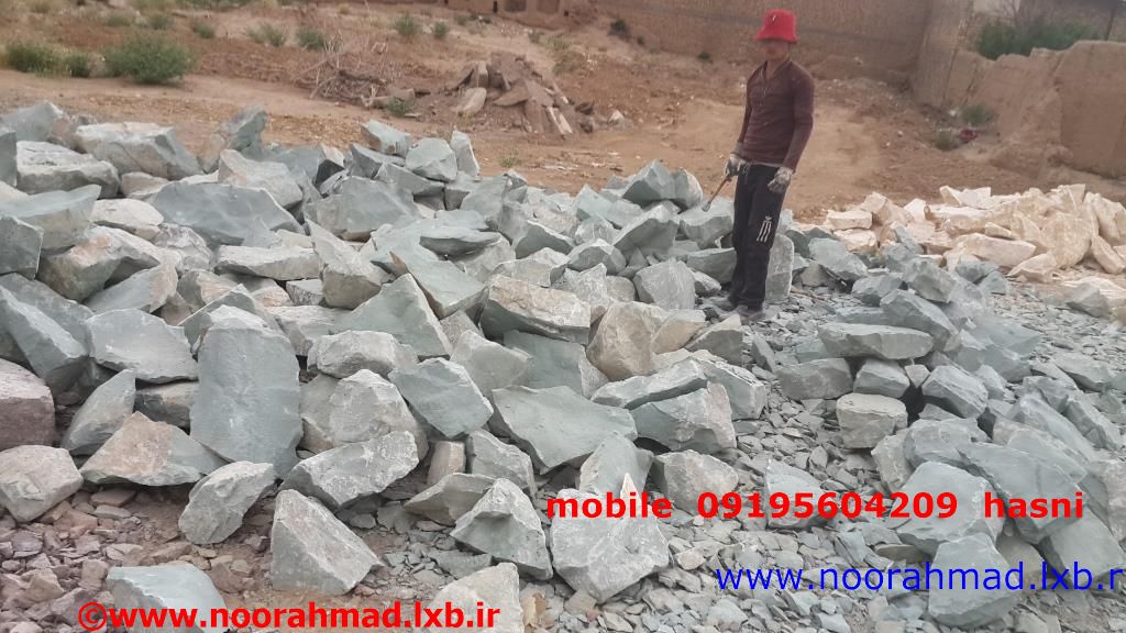 در حال تراش سنگ مالون